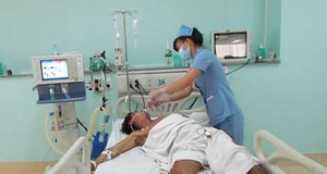 Ngộ độc rượu sau cuộc nhậu: Một người tử vong, hai người sùi bọt mép