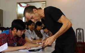 Cựu binh Mỹ mở lớp dạy tiếng Anh miễn phí