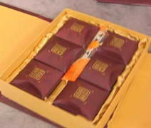 Tá hỏa phát hiện hộp bánh Trung thu mua 10 năm chưa hỏng