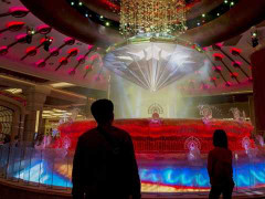 Đại gia 'khát nước' nướng tiền vào sòng bạc ai thấy cũng rùng mình