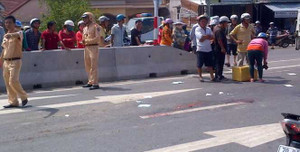 Xe tải chạy ngược chiều tông xe máy, thai phụ chết thương tâm