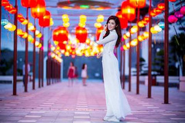 Á hậu Huyền My thanh khiết áo dài trắng ở Asia Park