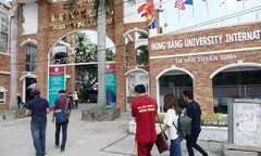 Bán trường đại học ồ ạt