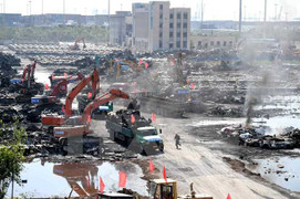 Hiện trường nổ Thiên Tân được dọn sạch nước thải