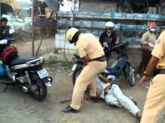 Cự cãi với CSGT bị chủ bãi xe đuổi đánh chết