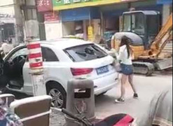 Cô gái 'choảng' nát món quà Audi Q3 vì lý do lãng xẹt