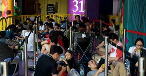 Hai triệu đồng cho một chỗ xếp hàng mua iPhone 6s ở Singapore