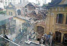 Nhà cổ sập vẫn chưa có cảnh báo nguy hiểm