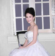 Diễm My, Phương Thanh diện váy cưới lộng lẫy ở tuổi trung niên