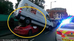 Video: Siêu xe Porsche Cayman 1,5 tỷ bị đè bẹp giữa phố