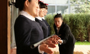 Khắc nghiệt quy trình đào tạo người phục vụ Đại lễ đường ở Trung Quốc