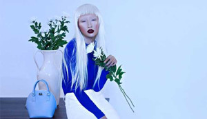 Thanh Khoa huyền ảo với tóc bạch kim