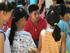 Trọng Hiếu, Khánh Tiên Idol 'cháy' hết mình vì trẻ mồ côi