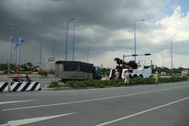 Xe tải bốc khói ngùn ngụt trong hầm Thủ Thiêm