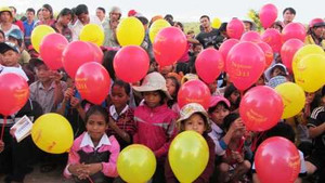 Trên 500 triệu đồng dành tặng trẻ em dân tộc vùng sâu Tây Nguyên