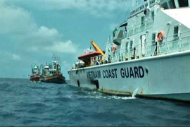 Cảnh sát biển Việt Nam bắt tàu Thái Lan bán dầu lậu