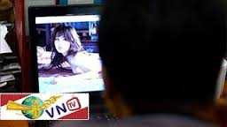 Nên làm gì khi biết con xem phim 18+?