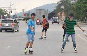 Hiểm hoạ từ trượt patin trên đường phố