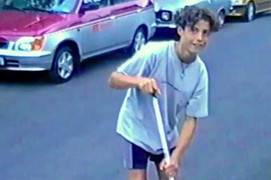 Ronaldo lộ ảnh đầu xù thời xấu trai