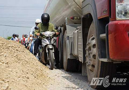 Lái xe gần xe tải hạng nặng thế nào cho an toàn