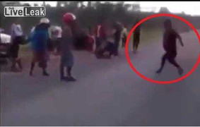 Clip: Manh động sang đường giữa cuộc đua môtô và cái kết thảm