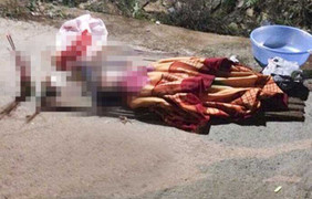 Bé 4 tuổi rơi xuống đường bị xe công nông cán chết thảm