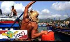 Ngư dân thoải mái uống nước biển