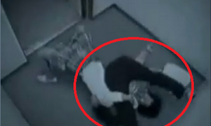 Clip: Cướp túi xách trong thang máy và cái kết bất ngờ