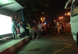 Một thanh niên đánh giày chết bí ẩn tại trạm xe buýt