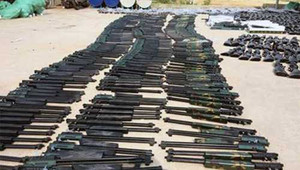 Bắt giữ vụ vận chuyển gần 400 khẩu súng trên xe ô tô