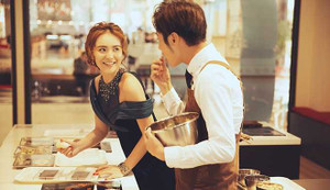 Hãy yêu người trưởng thành, chứ đừng yêu một người có tuổi