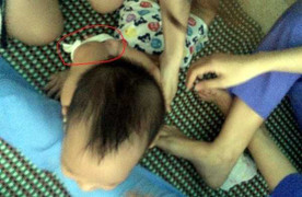 Phẫn nộ clip cô giáo mầm non trói tay chân, nhét giẻ vào miệng trẻ