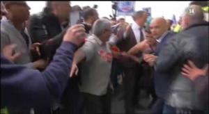 Cắt giảm nhân sự, lãnh đạo Air France bị xé áo