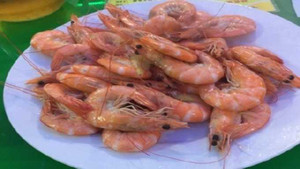 Hoảng hồn với đĩa tôm 'cắt cổ' giá... 5 triệu đồng