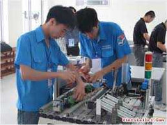 Ế ẩm, trường nghề tính chuyện 'sang tên đổi chủ’