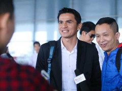 HLV Kiatisak đầy cảm xúc ngày trở lại Việt Nam