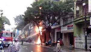 Cháy nổ kinh hoàng ngôi nhà 3 tầng ở Đà Nẵng