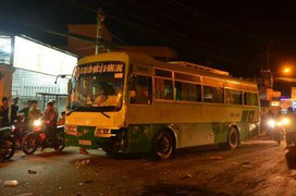 Tông trực diện vào xe buýt, một người đàn ông chết thảm