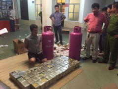 Bắt thêm 3 bị can đường dây mua bán gần 1.000 bánh heroin