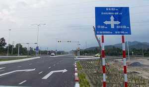 Lái xe hơi tông chết bé gái 4 tuổi rồi bỏ trốn