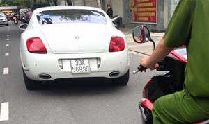 Tạm giữ 'siêu xe' Bentley hơn 6 tỷ đồng dùng biển số giả