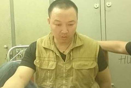 Vác rìu doạ người thân, chém bị thương cảnh sát