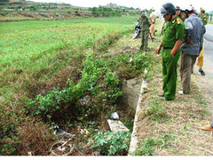 Nghi án người đàn ông bị sát hại bên vệ đường