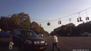 Clip: Nữ tài xế say rượu suýt giết chết 4 mạng người