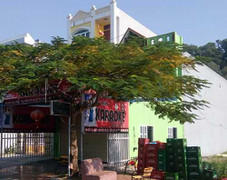 Chủ quán karaoke đâm chết nhân viên vì ghen tuông