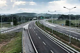 Kẻ gian trộm cắp thiết bị trên cao tốc Nội Bài - Lào Cai