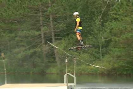 Video: Thử nghiệm mẫu ván trượt bay lập kỷ lục thế giới