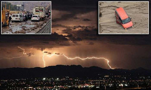 Sét xé toạc bầu trời, lũ quét cuốn trôi xe cộ ở Mỹ