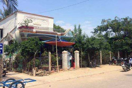 Chồng chém vợ trọng thương rồi tự thiêu