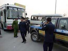 Cảnh sát mật phục xử phạt hàng loạt xe khách